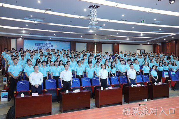 激扬人生  奋发有为  青春建功新征程
